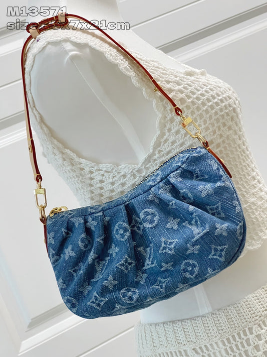 LV Bags Pochette Valley
